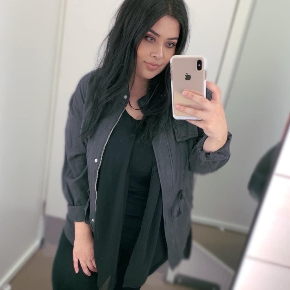 Meet your Posher, Elle